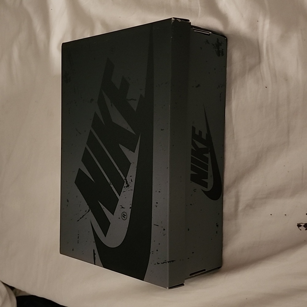 Nike sneakers empty box